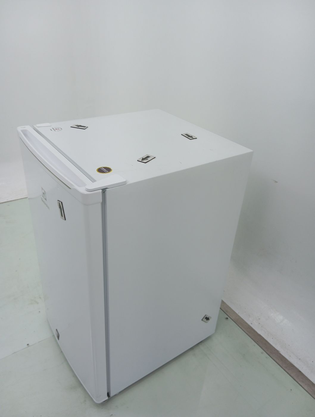 FRIGOBAR ELECTROLUX EM120 - Frigobar Electrol