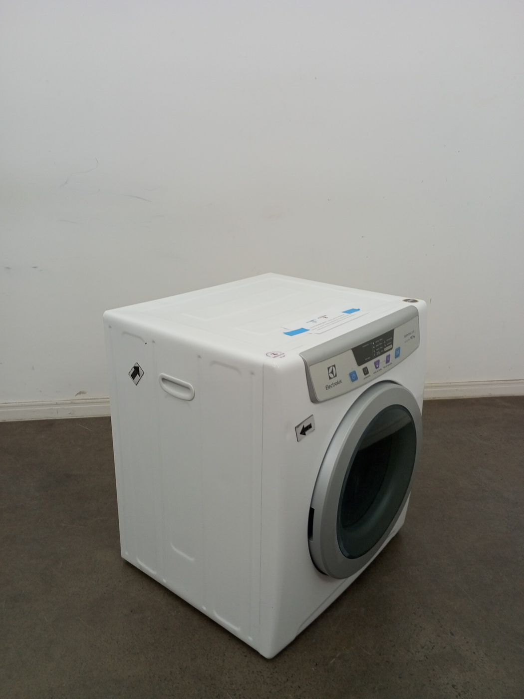 SECADORA ELECTROLUX SVP11 DE PAREDE E PISO 10