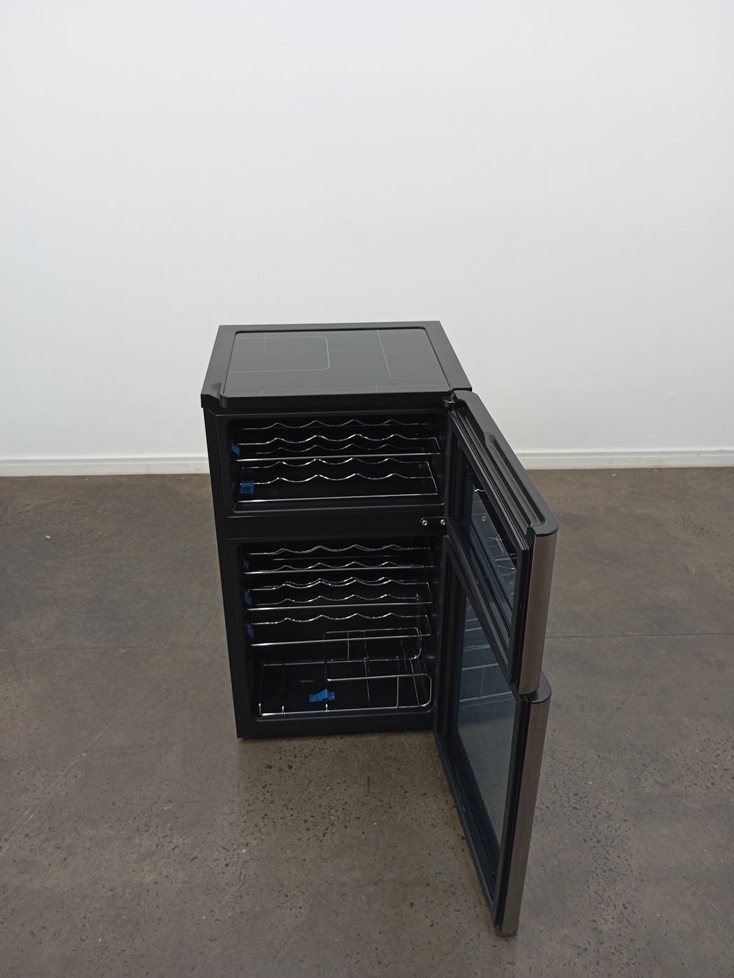 ADEGA ELECTROLUX VINHOS 2 PORTAS ACD29 29 GAR