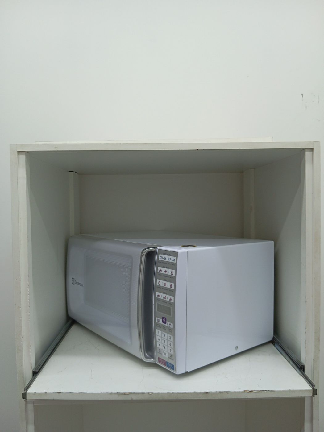 MICRO-ONDAS ELECTROLUX MEO44 34L - BRANCO