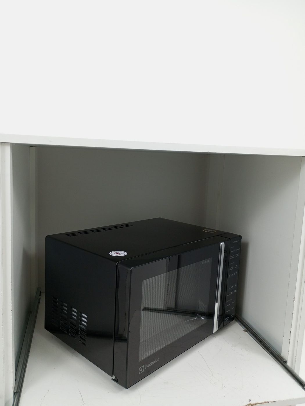 MICRO-ONDAS ELECTROLUX ME23P 23L - PRETO