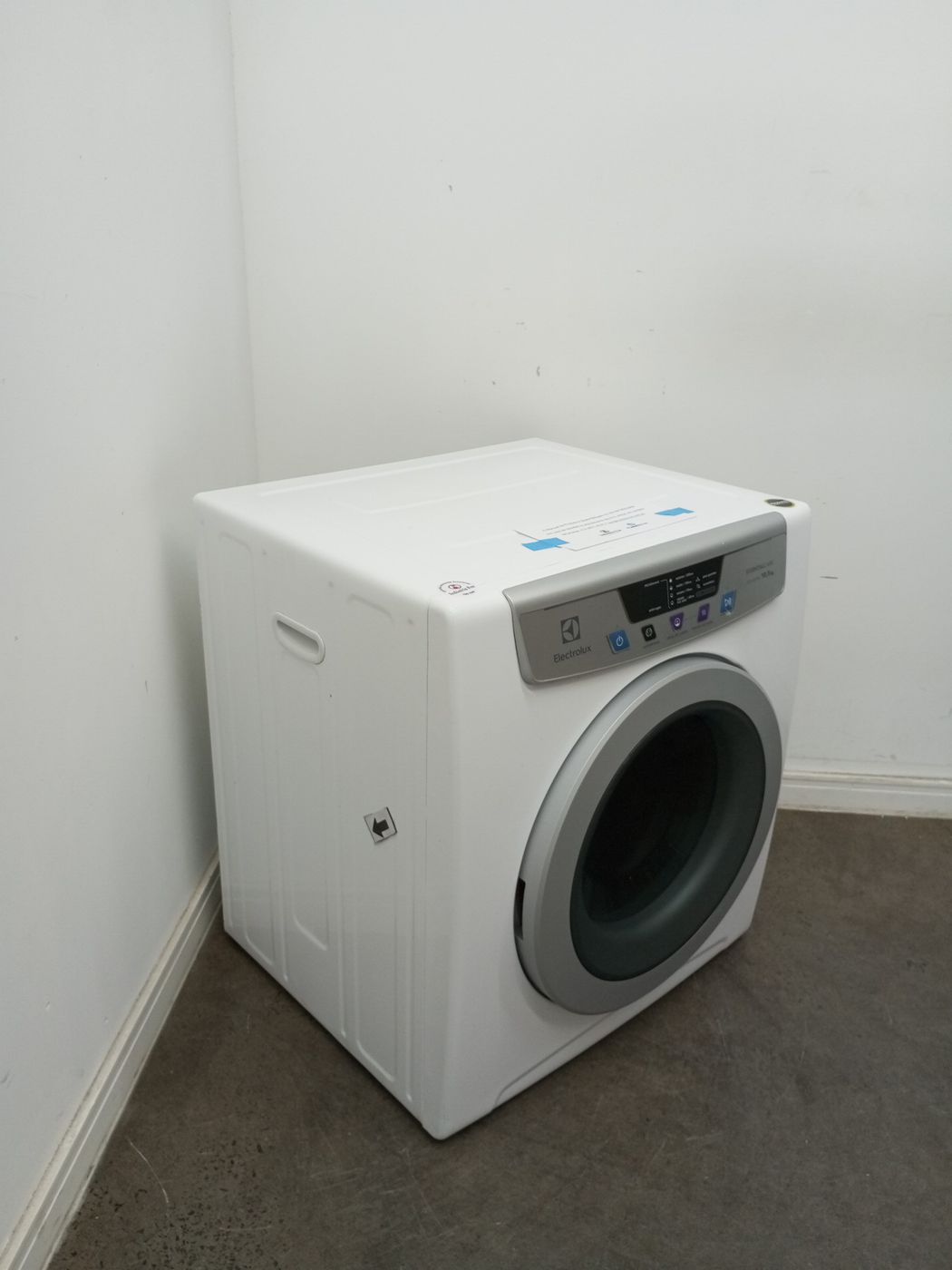 SECADORA ELECTROLUX SVP11 DE PAREDE E PISO 10
