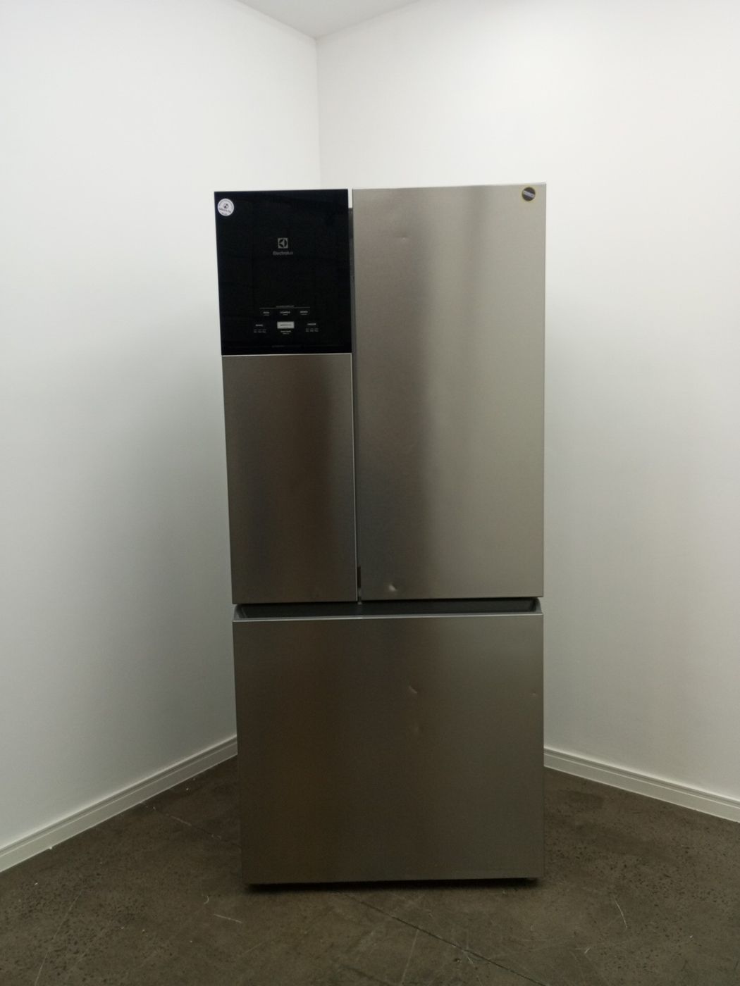 REFRIGERADOR ELECTROLUX IM8S FROST FREE INVER