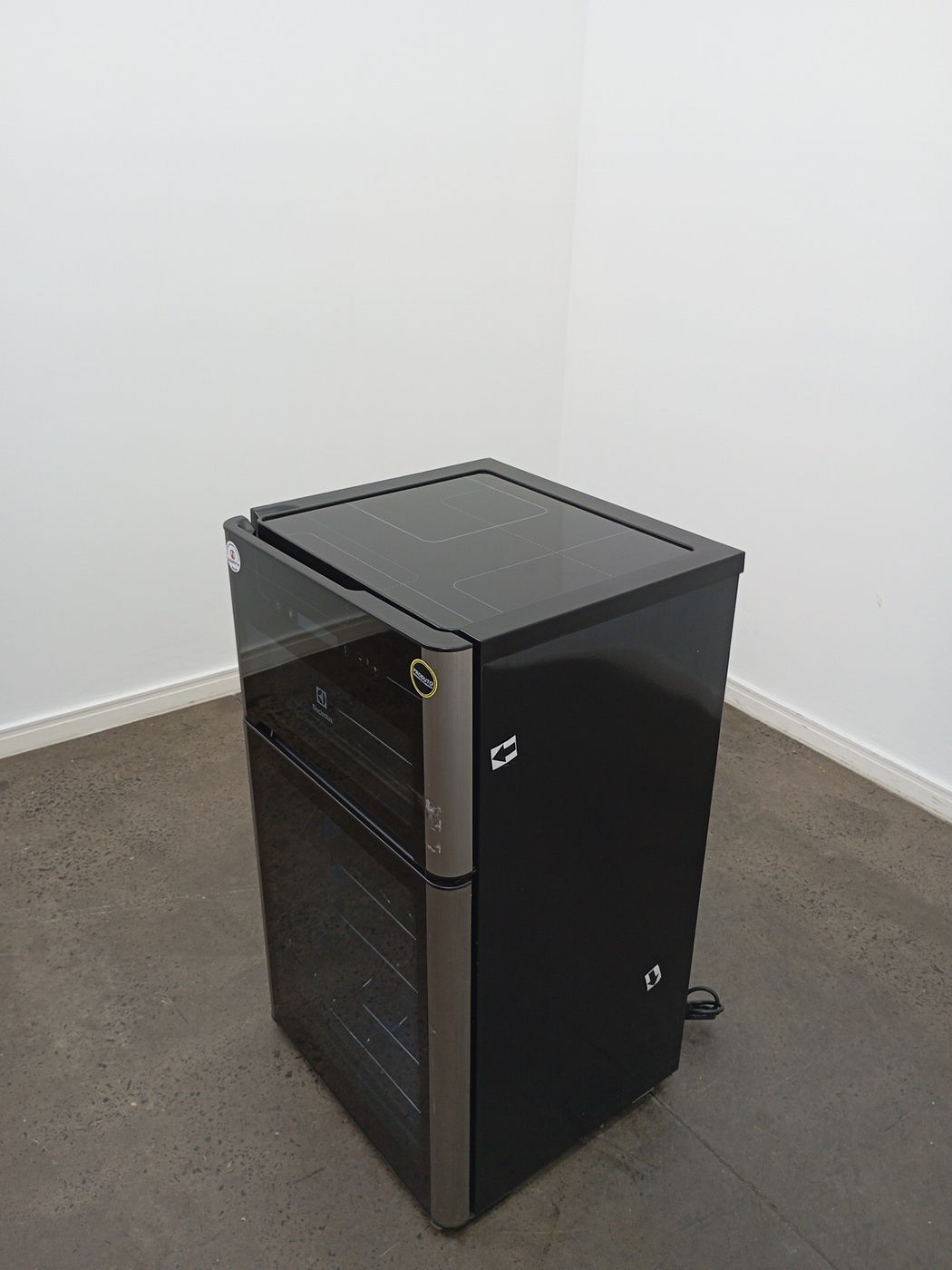 ADEGA ELECTROLUX VINHOS 2 PORTAS ACD29 29 GAR