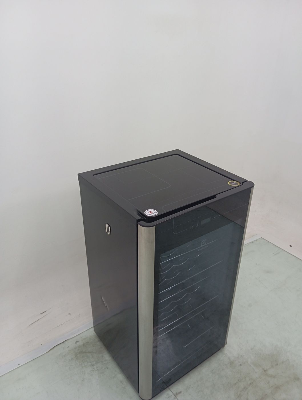 ADEGA ELECTROLUX ACS34 34 GARRAFAS UMA PORTA 