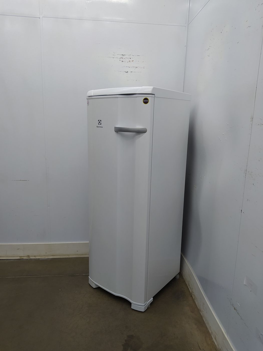 Freezer Electrolux Fe23 Vertical Cycle Defrost Uma Porta 197l Branco