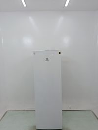 Freezer Electrolux Fei27 - Freezer Vertical Electrolux Fei27-127 V-branco - Branco