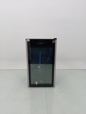 Cervejeira Electrolux Bcg96 - Cervejeira Electrolux Bcg96-220 V-preto - Preto