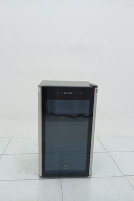 Cervejeira Electrolux Bcg96 96l  Com Multi Drinks E Painel Digital - Preto