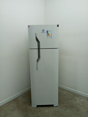 Refrigerador Electrolux Dc35a   Duas Portas Cycle Defrost 260l Dc35a Branco - Branco