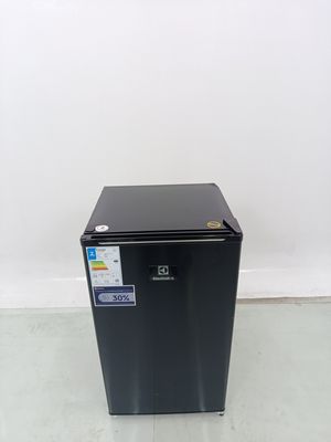 Frigobar Electrolux Em90b - Frigobar Electrolux Em90b-127 V-preto - Preto
