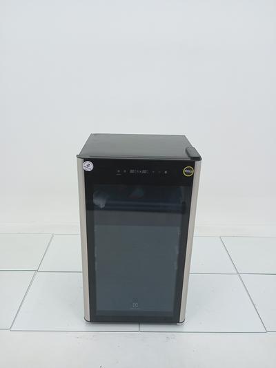 Adega Electrolux Wdf29 - Adega Electrolux Wdf29-220 V-preto - Preto