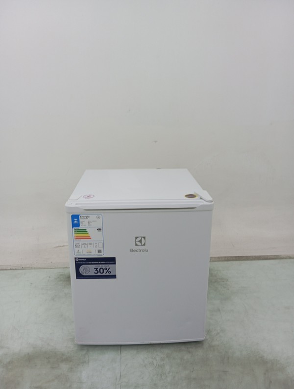 Frigobar Electrolux Em50 - Frigobar Electrolux Em50-127 V-branco - Branco