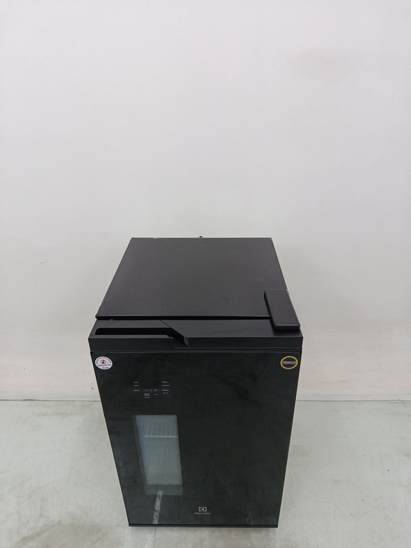 Cervejeira Electrolux Eb10c Home Bar Frost Free 100l Com Torre De Chop - Preto