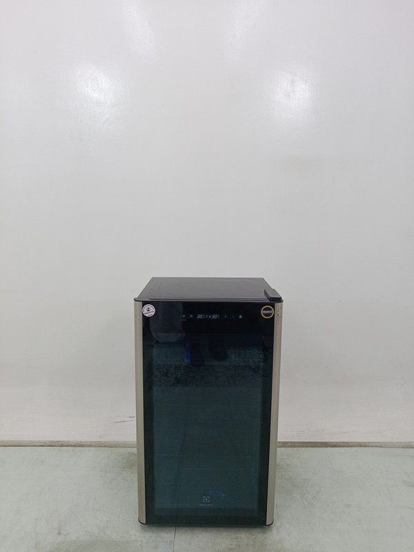 Adega Electrolux Wdf29 - Adega Electrolux Wdf29-220 V-preto - Preto