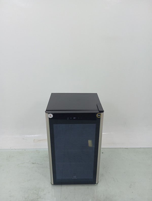 Adega Electrolux Wsf34 - Adega Electrolux Wsf34-127 V-preto - Preto