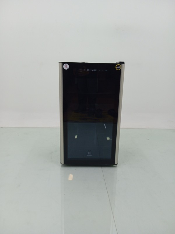 Adega Electrolux Wdf29 - Adega Electrolux Wdf29-127 V-preto - Preto