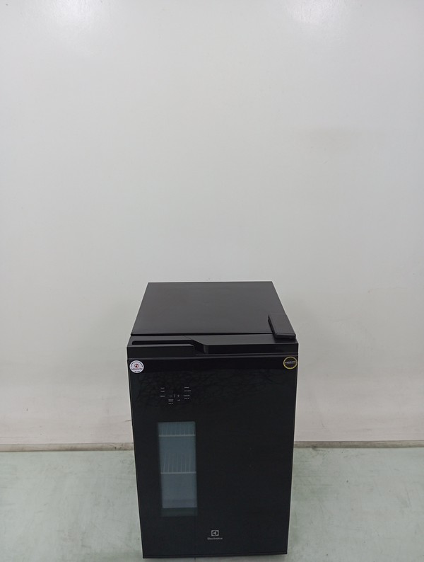 Cervejeira Electrolux Eb100 Home Bar Frost Free 100l - Preto