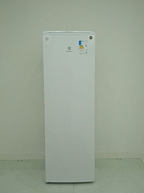 Freezer Electrolux Fei27 - Freezer Vertical Electrolux Fei27-127 V-branco - Branco