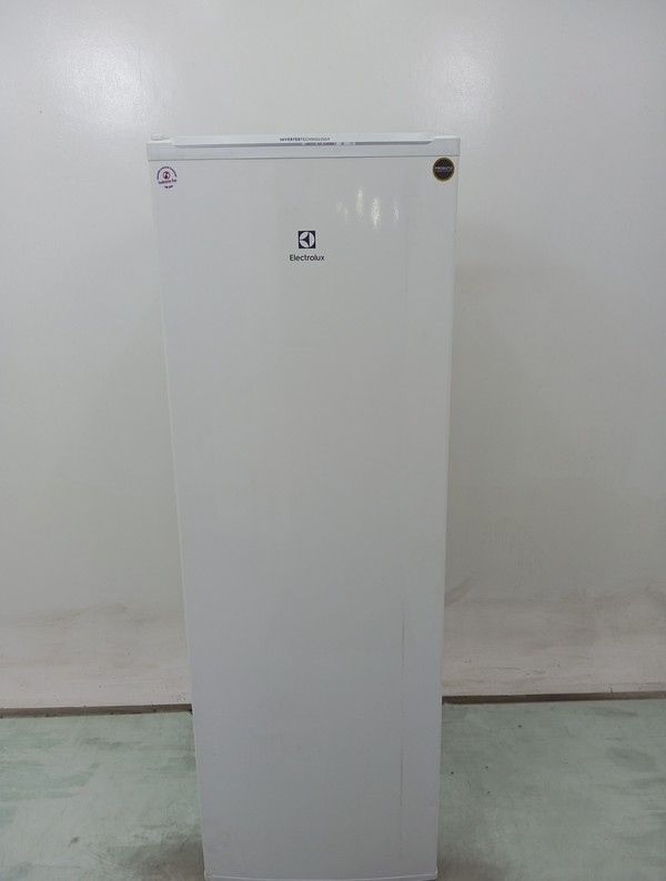 Freezer Electrolux Fei27 - Freezer Vertical Electrolux Fei27-127 V-branco - Branco