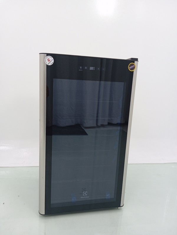 Adega Electrolux Wsf34 - Adega Electrolux Wsf34-220 V-preto - Preto