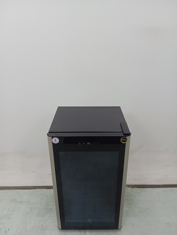 Adega Electrolux Wsf34 - Adega Electrolux Wsf34-127 V-preto - Preto