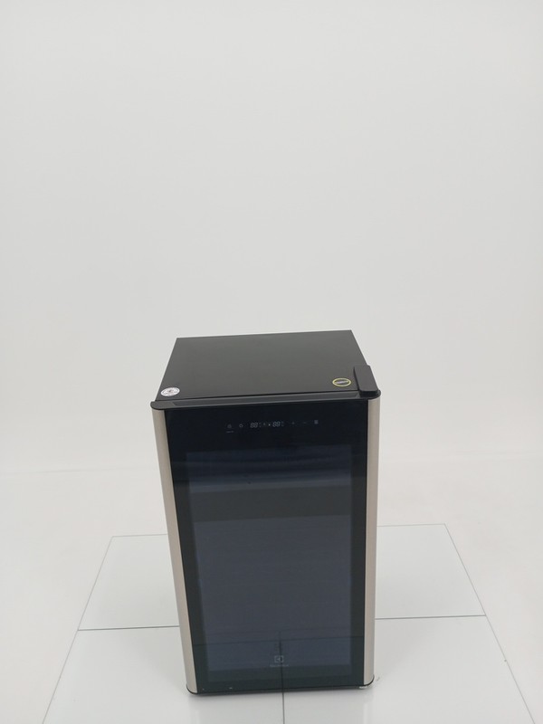 Adega Electrolux Wdf29 Dual Zone 29 Garrafas - Preto
