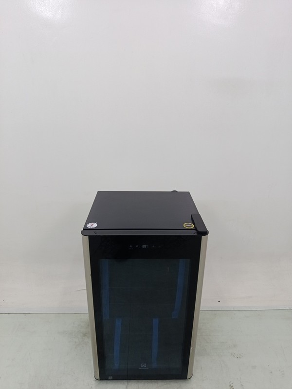 Adega Electrolux Wsf34 - Adega Electrolux Wsf34-127 V-preto - Preto