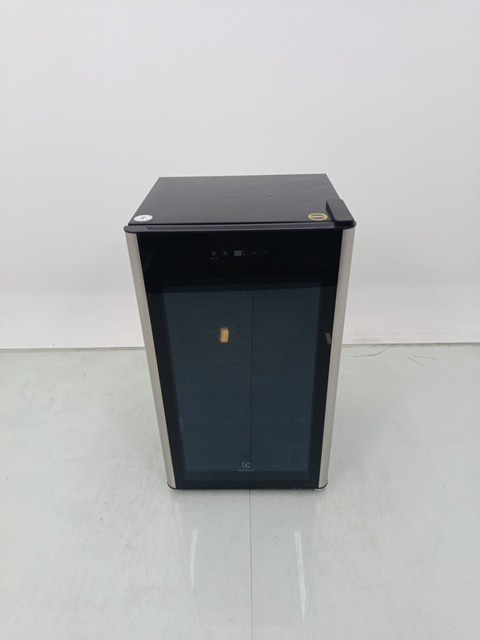 Adega Electrolux Wsf34 - Adega Electrolux Wsf34-127 V-preto - Preto