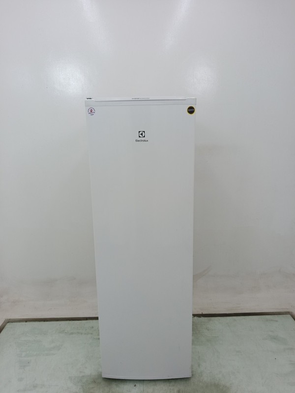 Freezer Electrolux Fei27 - Freezer Vertical Electrolux Fei27-127 V-branco - Branco