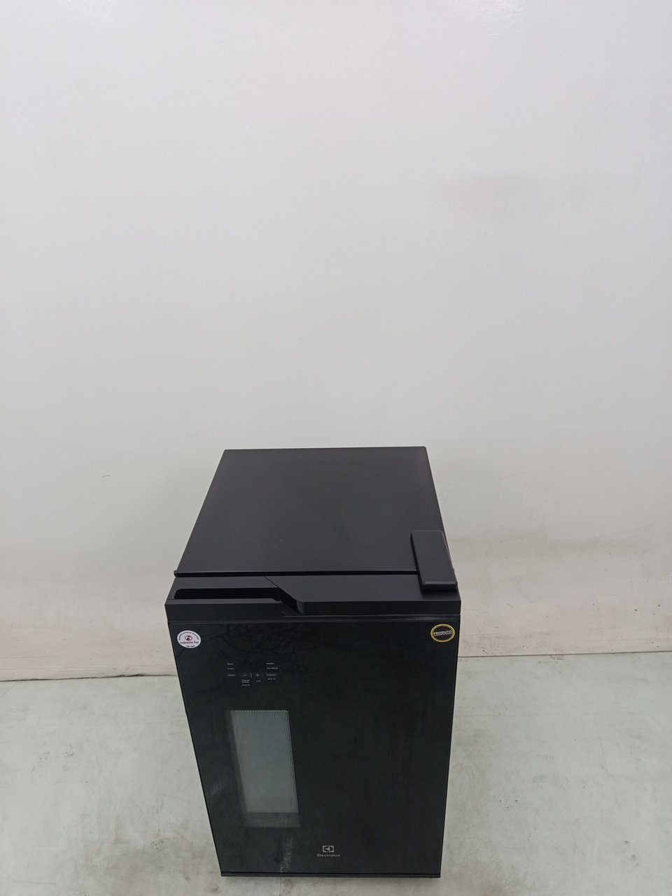 Cervejeira Electrolux Eb10c Home Bar Frost Free 100l Com Torre De Chop - Preto